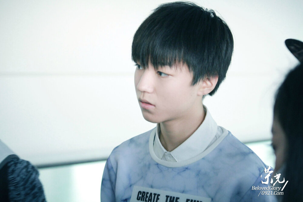 TFBOYS王俊凯 王俊凯，141230宝安-禄口机场高清图 cr.logo