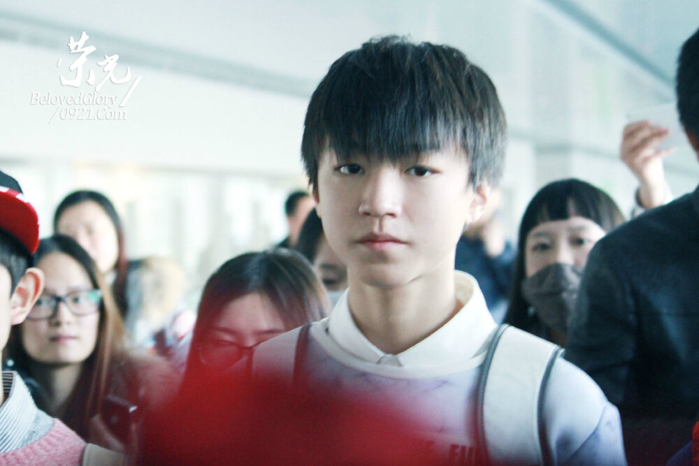 TFBOYS王俊凯 王俊凯，141230宝安-禄口机场高清图 cr.logo