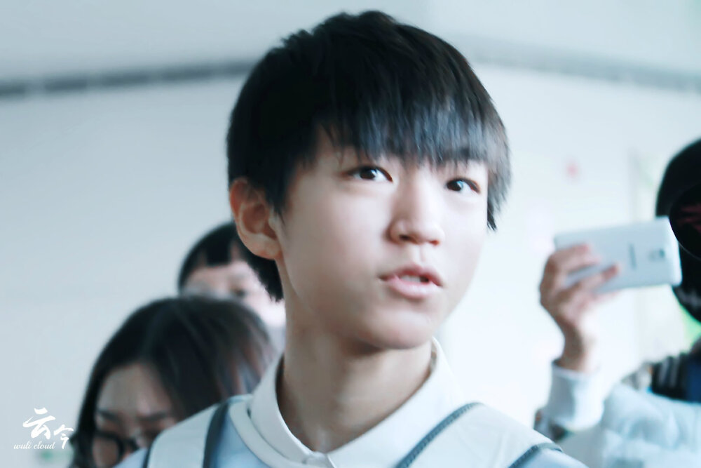 TFBOYS王俊凯 王俊凯，141230宝安-禄口机场高清图 cr.logo