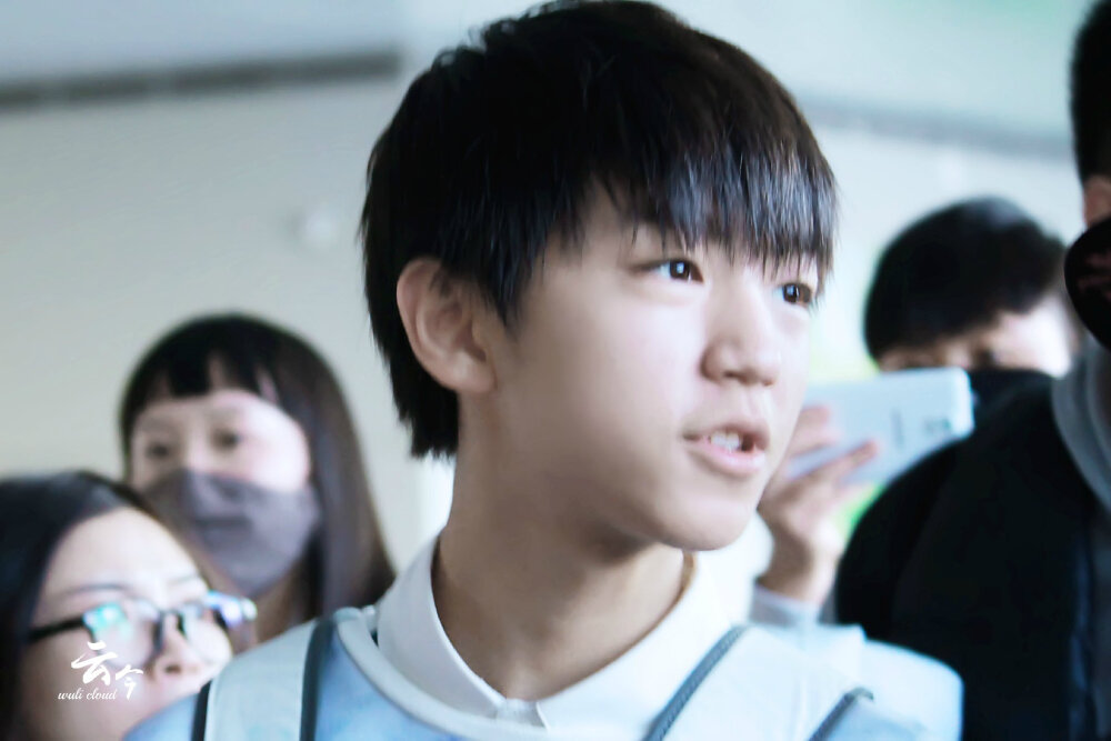 TFBOYS王俊凯 王俊凯，141230宝安-禄口机场高清图 cr.logo