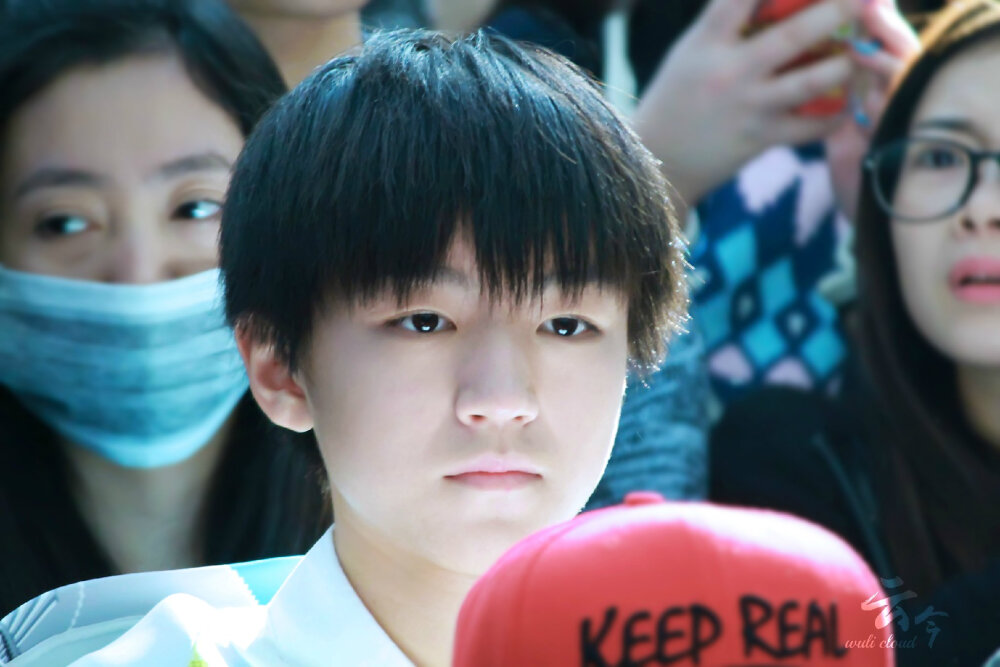 TFBOYS王俊凯 王俊凯，141230宝安-禄口机场高清图 cr.logo