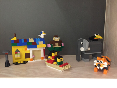 #安利好货##LEGO#作为大孩子必备的乐高玩具！拼砌真是太有趣了，开始只会按着步骤图来，熟悉后就可以随意发挥了～