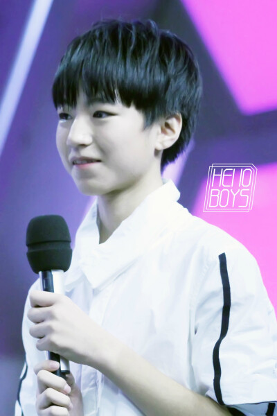 TFBOYS王俊凯 140520快乐大本营录制 cr.logo