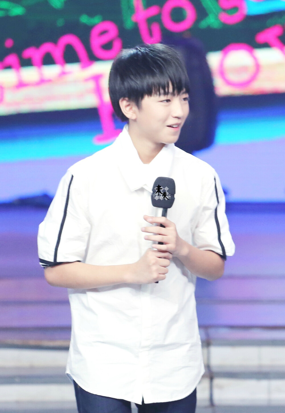 TFBOYS王俊凯 140520快乐大本营录制 cr.logo