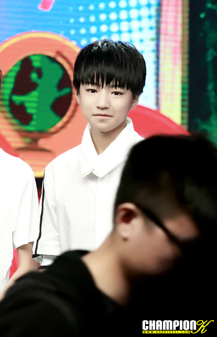 TFBOYS王俊凯 140520快乐大本营录制 cr.logo