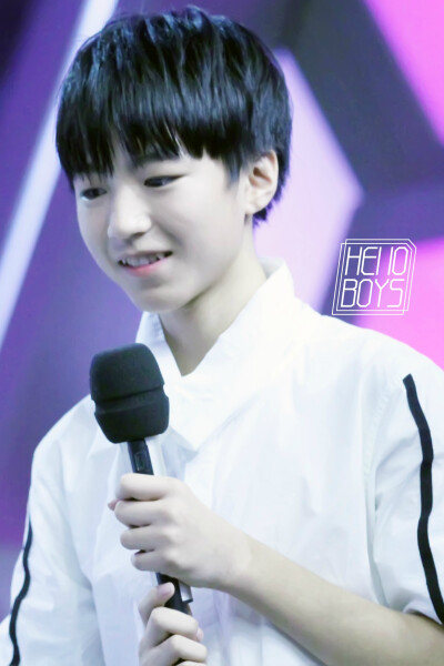 TFBOYS王俊凯 140520快乐大本营录制 cr.logo