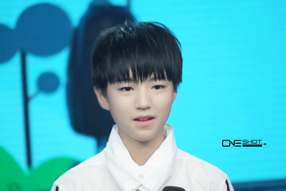 TFBOYS王俊凯 140520快乐大本营录制 cr.logo