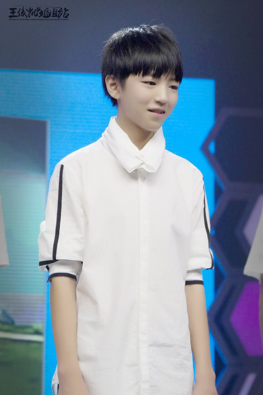 TFBOYS王俊凯 140520快乐大本营录制 cr.logo