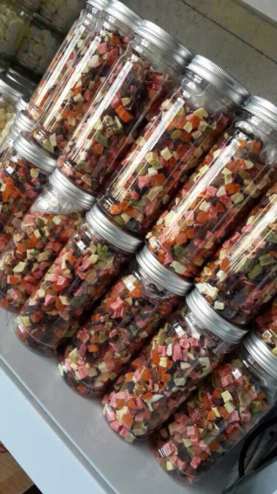 好友王小姐的花果茶，内含十几种花果不含色素无添加✨营养丰富，开胃养颜，纤体消脂（现在每罐里都附带了一包冰糖）电话：15566986876