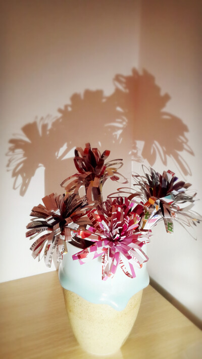 接过宣传单 是随手扔了？还是。。。