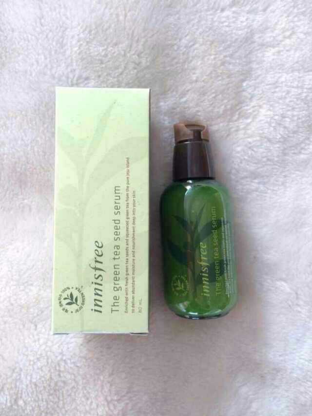 Innisfree 悦诗风吟 ️三秒 小绿瓶 大名鼎鼎的三秒小绿瓶，和传统精华不一样，这款绿茶精华在爽肤水前用，也可以叫“激活精华”，洁面后迅速使用，唤醒肌肤，（选用济州岛 ）绿茶籽精华渗透毛孔，清洁管理毛孔，令接下来的护肤过程更易吸收。