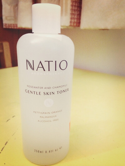 NATIO玫瑰洋甘菊爽肤水，NATIO这个牌子是澳洲纯天然的护肤品牌，在澳洲都都挺便宜的，例如这爽肤水才11.69刀～