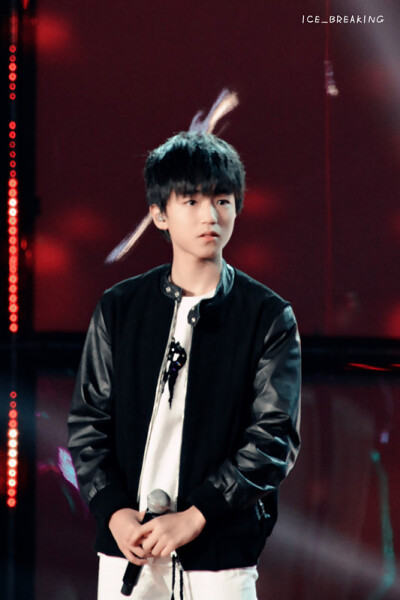 TFBOYS王俊凯 2014.12.31 江苏跨年演唱会现场。