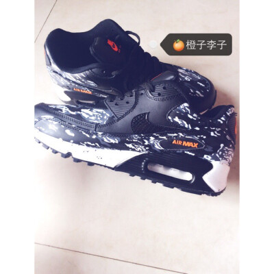 Wechat:chengzi088.主营各类潮鞋（NB、NIKE、AJ、亚瑟士）和部分正品运动服装。厂货超A，正品电商，各取所需。