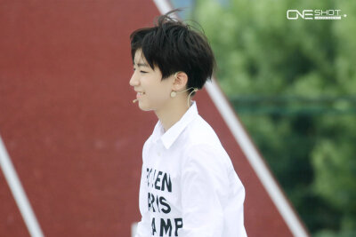 TFBOYS王俊凯 王俊凯 140725东方卫视我们一起来 cr.logo