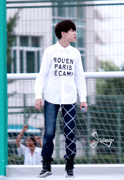 TFBOYS王俊凯 王俊凯 140725东方卫视我们一起来 cr.logo