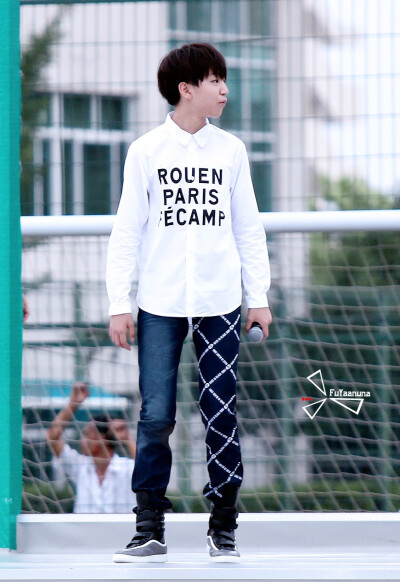 TFBOYS王俊凯 王俊凯 140725东方卫视我们一起来 cr.logo