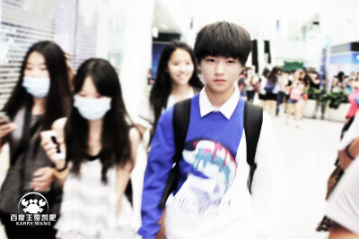 TFBOYS王俊凯 140828宝安机场--江北机场 cr:logo