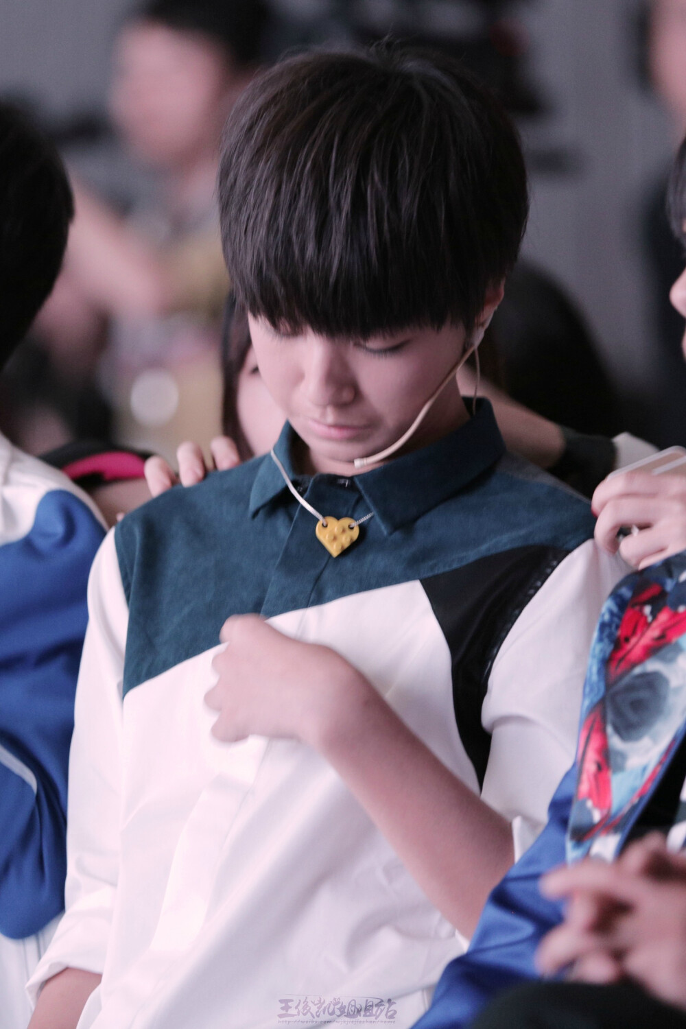 TFBOYS王俊凯 王俊凯，2014.10.17星钻圆梦计划公益活动 cr.logo