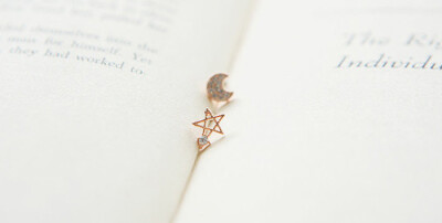 瞬间收藏馆 韩国 拥抱星星的月亮 水钻不对称耳钉耳环