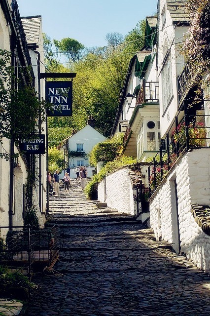 英国德文郡北部克劳夫利，一个风景秀丽、景色怡人的小渔村。