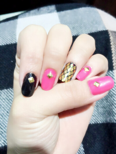 给宝贝婷婷新换的美甲呦！大爱！