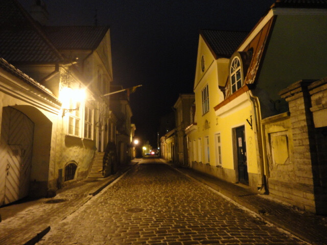 夜游old town，结果四个人迷路了诶