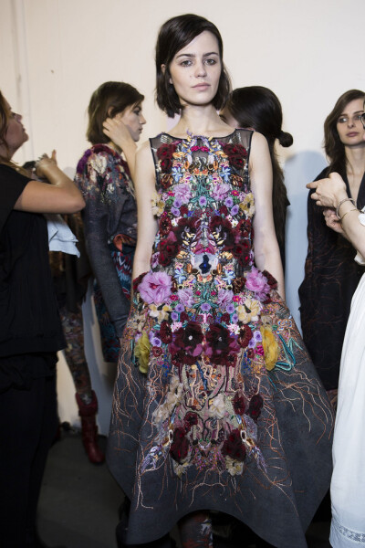 Leonard - Fall 2014 Ready-to-Wear Collection Backstage