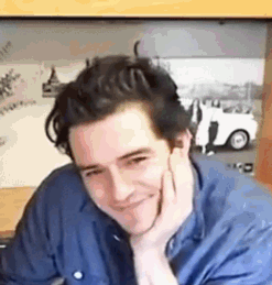 开花笑得真是甜死了～