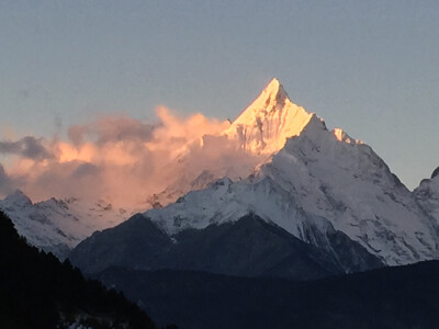 日照金山