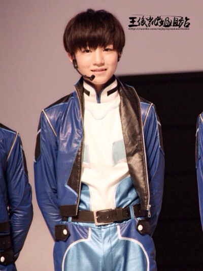 TFBOYS王俊凯 王俊凯 140805热力赛车发布会表演 cr.logo