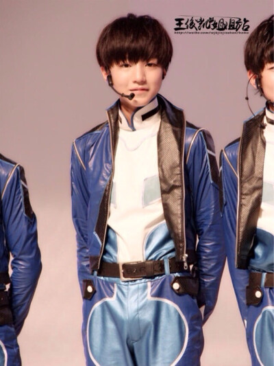 TFBOYS王俊凯 王俊凯 140805热力赛车发布会表演 cr.logo