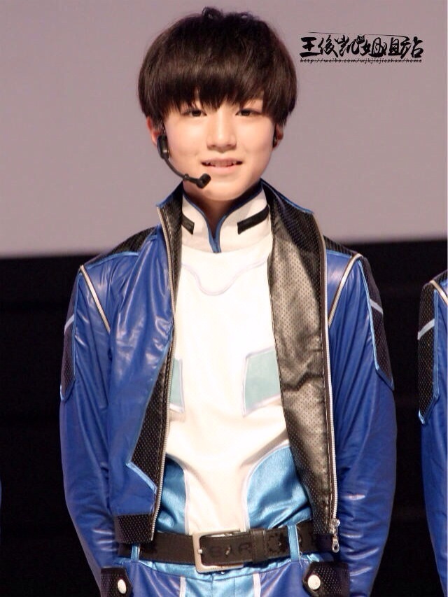 TFBOYS王俊凯 王俊凯 140805热力赛车发布会表演 cr.logo