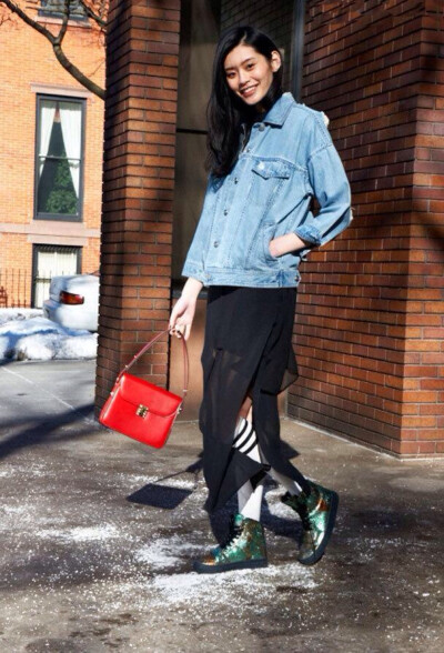 #超模#-奚梦瑶（Ming Xi）鬼马温婉可人儿，高分街拍Look...So Fashion！