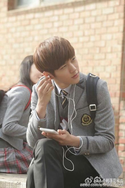 L金明洙的名品侧颜