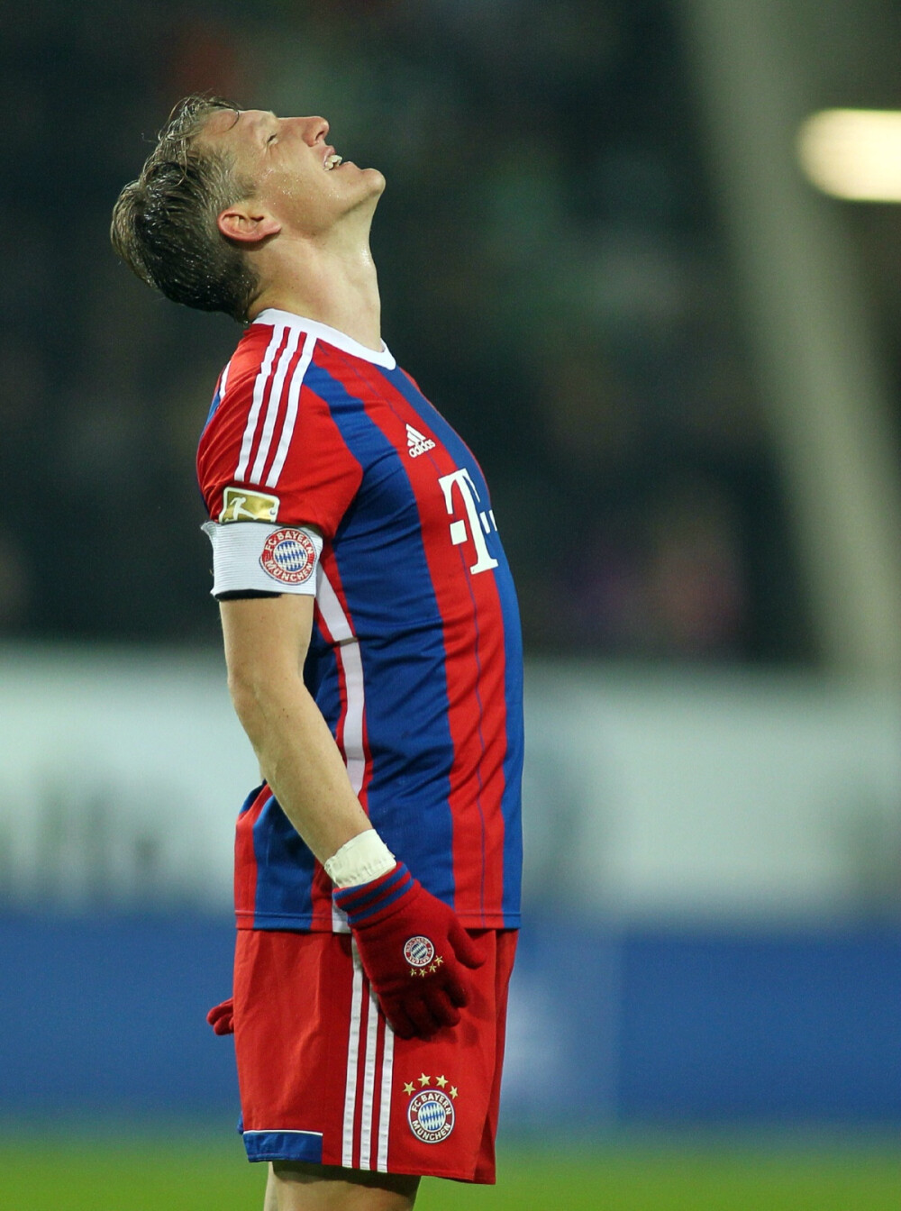 拜仁慕尼黑足球俱乐部注册协会，简称拜仁慕尼黑或拜仁，是一家设于巴伐利亚州首府慕尼黑的德国体育俱乐部，其最著名的是参加德国足球甲级联赛的职业足球队，曾创纪录的赢得24次德国足球顶级联赛冠军及17次德国杯冠军，为德国最成功的足球俱乐部。2014-2015德甲新赛季德国男足队长施魏因斯泰格Instagram：transparentvivi