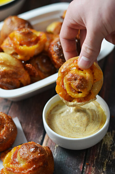 EASY HAM AND CHEESE PRETZEL PINWHEELS