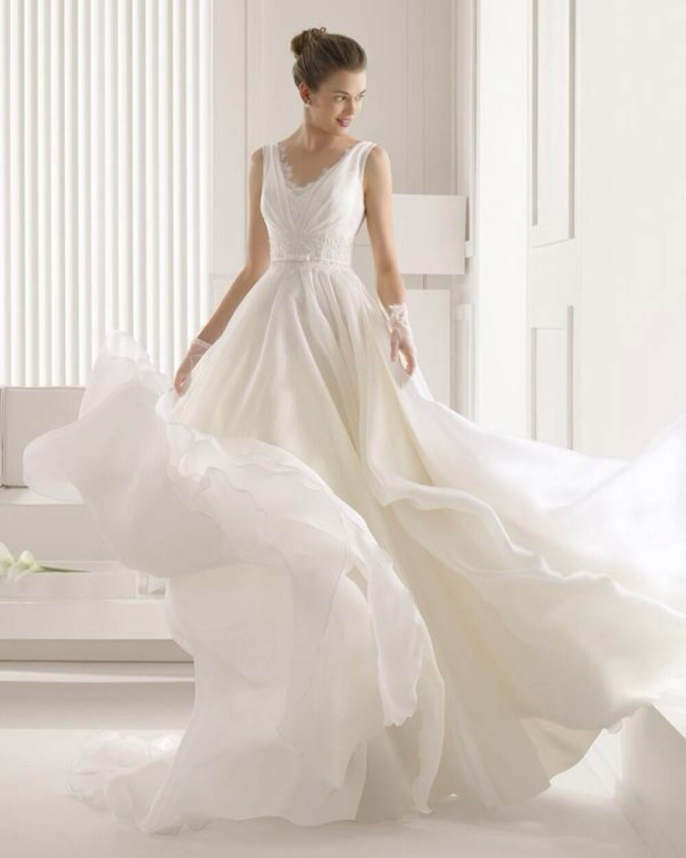 西班牙经典婚纱品牌Rosa Clará ，2015新款优雅迷人，打造淑女范新娘