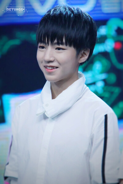 TFBOYS王俊凯 140520快乐大本营录制 cr.logo