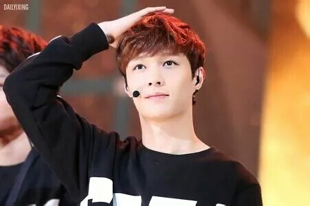 LAY 张艺兴