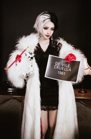 原作 101忠狗 角色 CRUELLA     cn:  ATO  标签 美如画 好美好妖娆 斑点狗 女王 500赞突破 700赞干巴爹 700赞突破 气场全开 800赞突破 ATO 添加标签    101忠狗-CRUELLA With.Disney villains p.Lento