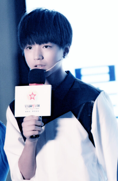 TFBOYS王俊凯 王俊凯，2014.10.17星钻圆梦计划公益活动 cr.logo