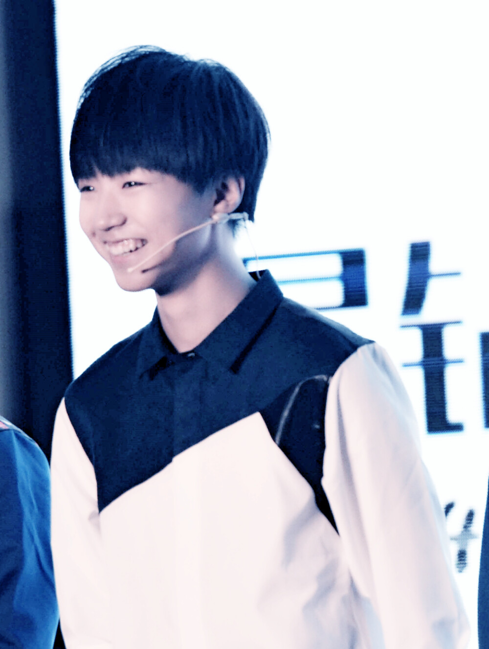 TFBOYS王俊凯 王俊凯，2014.10.17星钻圆梦计划公益活动 cr.logo