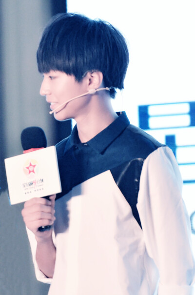 TFBOYS王俊凯 王俊凯，2014.10.17星钻圆梦计划公益活动 cr.logo