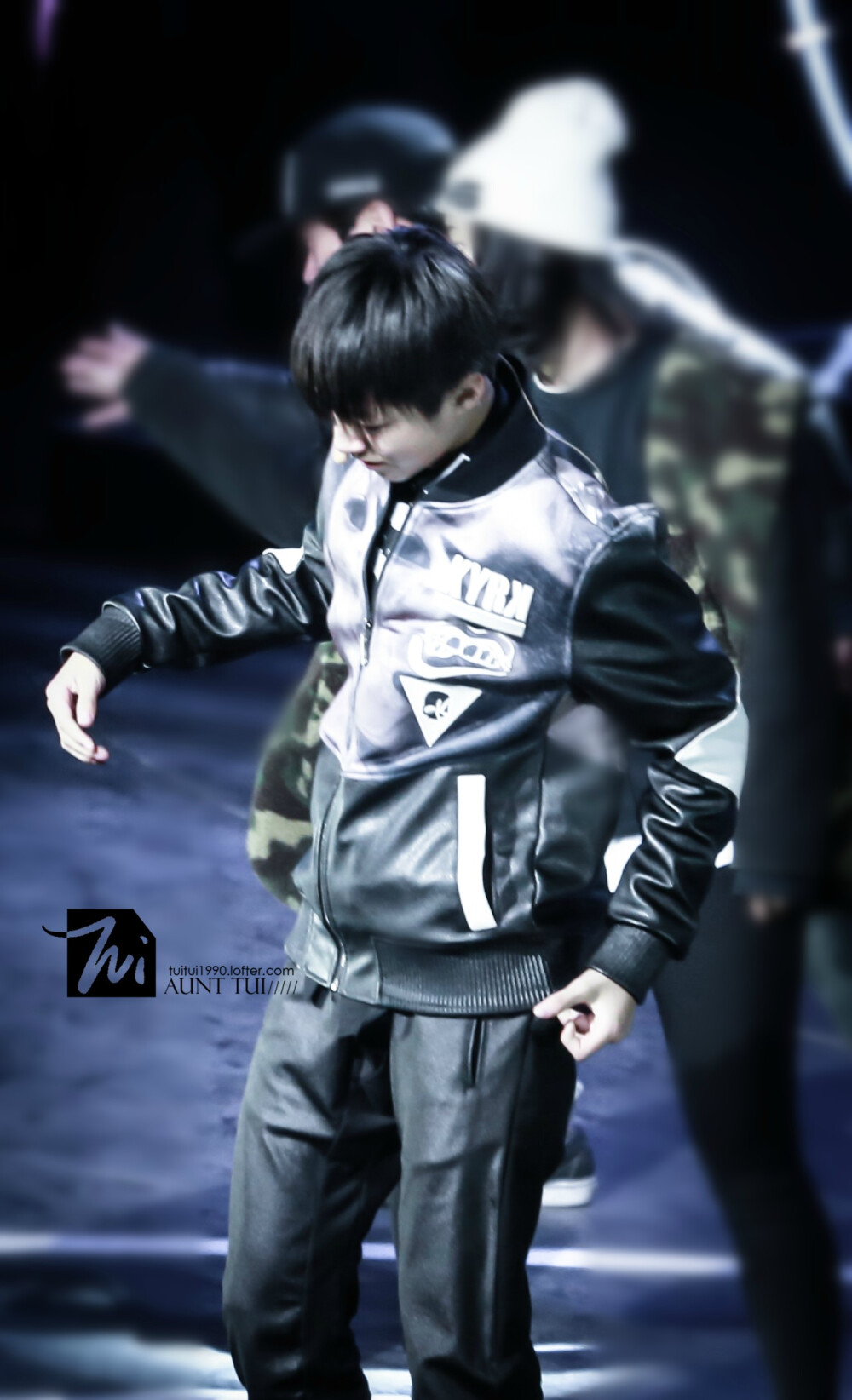 TFBOYS王俊凯 王俊凯，2014.12.06爱奇艺尖叫之夜彩排 cr.logo