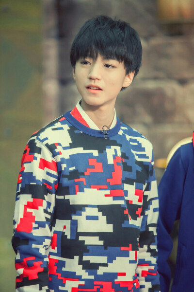 TFBOYS王俊凯 王俊凯，2015.01.24疯狂的麦咭录制 cr.logo