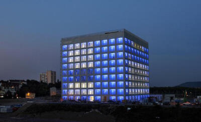 斯图加特市新图书馆（Stuttgart City Library）位于德国斯图加特市欧盟区发展中心区附近。