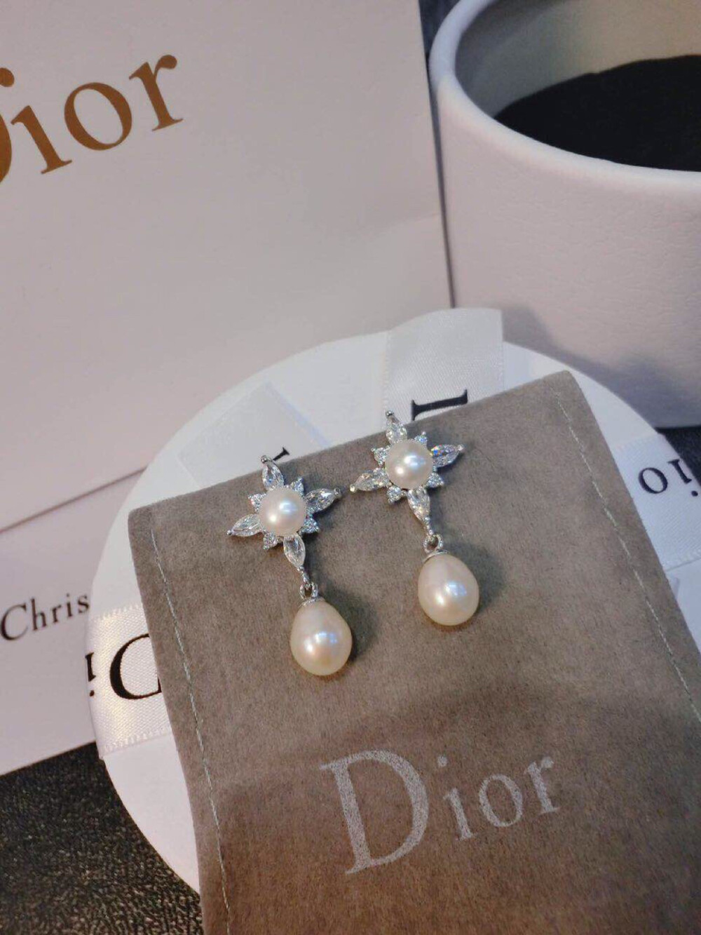 ✨美呆了 年度爆款 ✨韩国直送大牌闪钻珍珠耳坠  德国进口925纯银材质 电镀PT 铂金层 加上珍珠的点缀 经典至极的魅物 必备必入116022