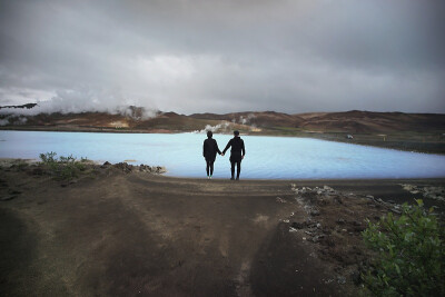 手牵手去到世界那唯一的尽头——冰岛。作者：WHYΦ