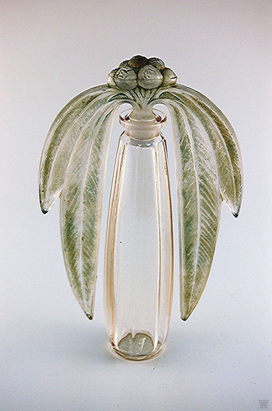 Bouchon Eucalyptus Perfume Bottle By Rene Lalique For Rene Laliqu et Cie - France c.1919